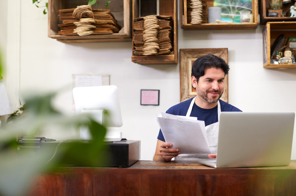 man learning about accounts payable